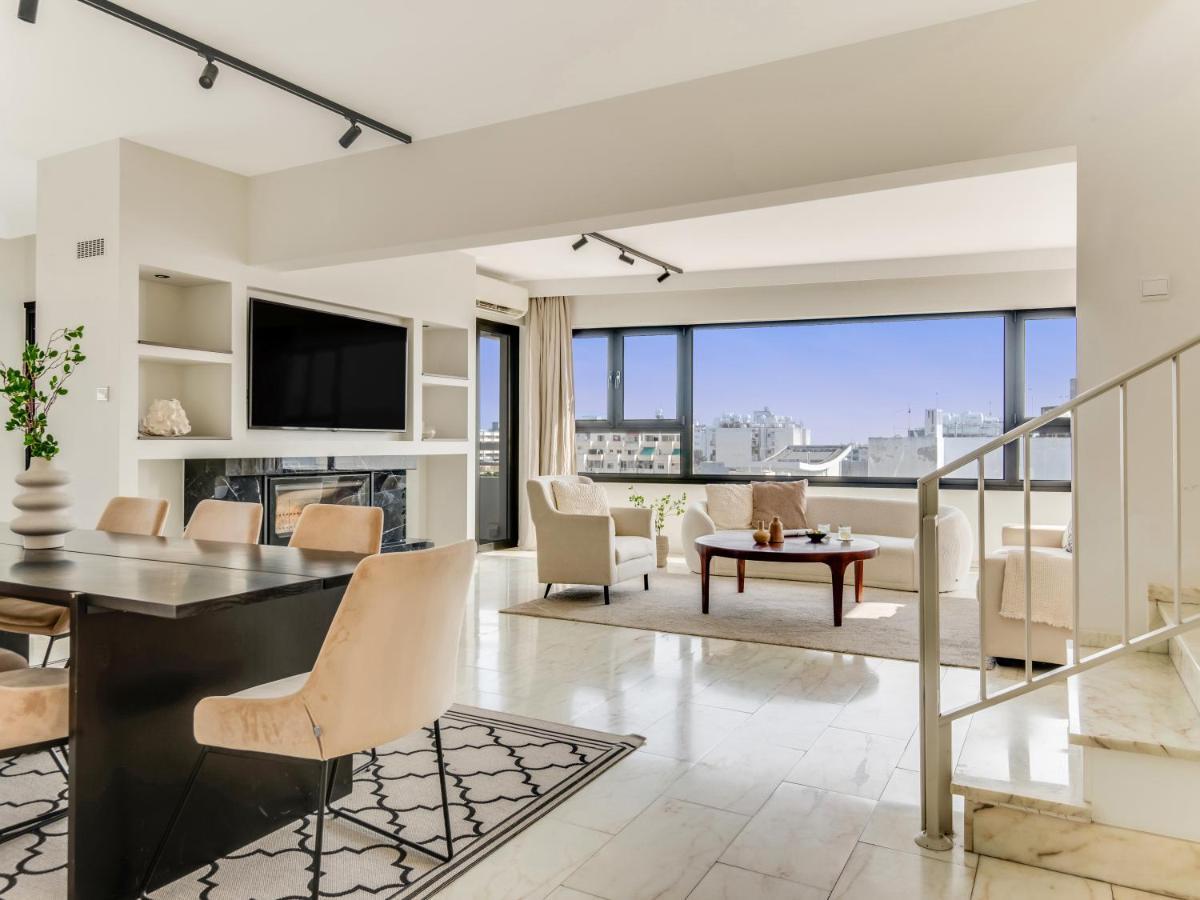 Sanders Coral Court Penthouse - Cute 3-Bedroom Apartment With Balcony ลิมาซอล ภายนอก รูปภาพ