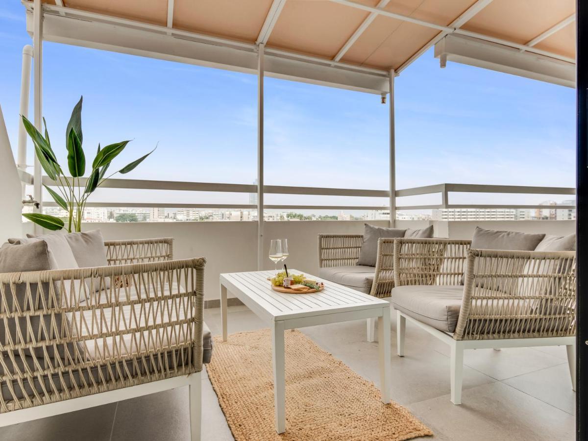 Sanders Coral Court Penthouse - Cute 3-Bedroom Apartment With Balcony ลิมาซอล ภายนอก รูปภาพ