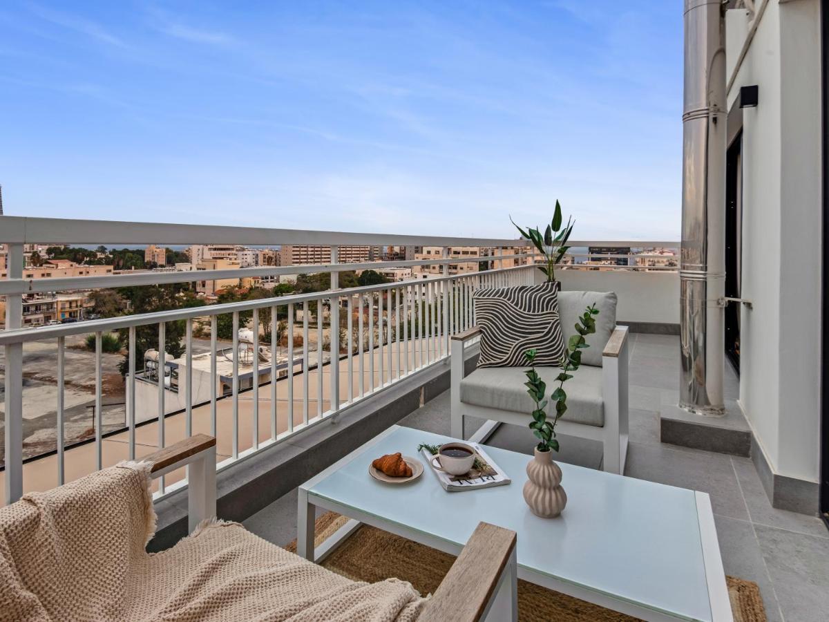 Sanders Coral Court Penthouse - Cute 3-Bedroom Apartment With Balcony ลิมาซอล ภายนอก รูปภาพ