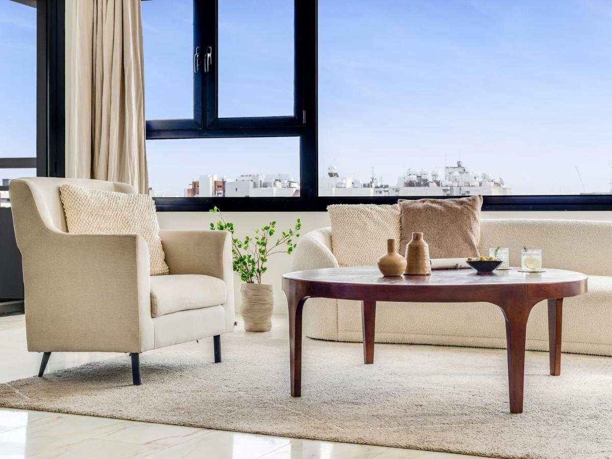 Sanders Coral Court Penthouse - Cute 3-Bedroom Apartment With Balcony ลิมาซอล ภายนอก รูปภาพ