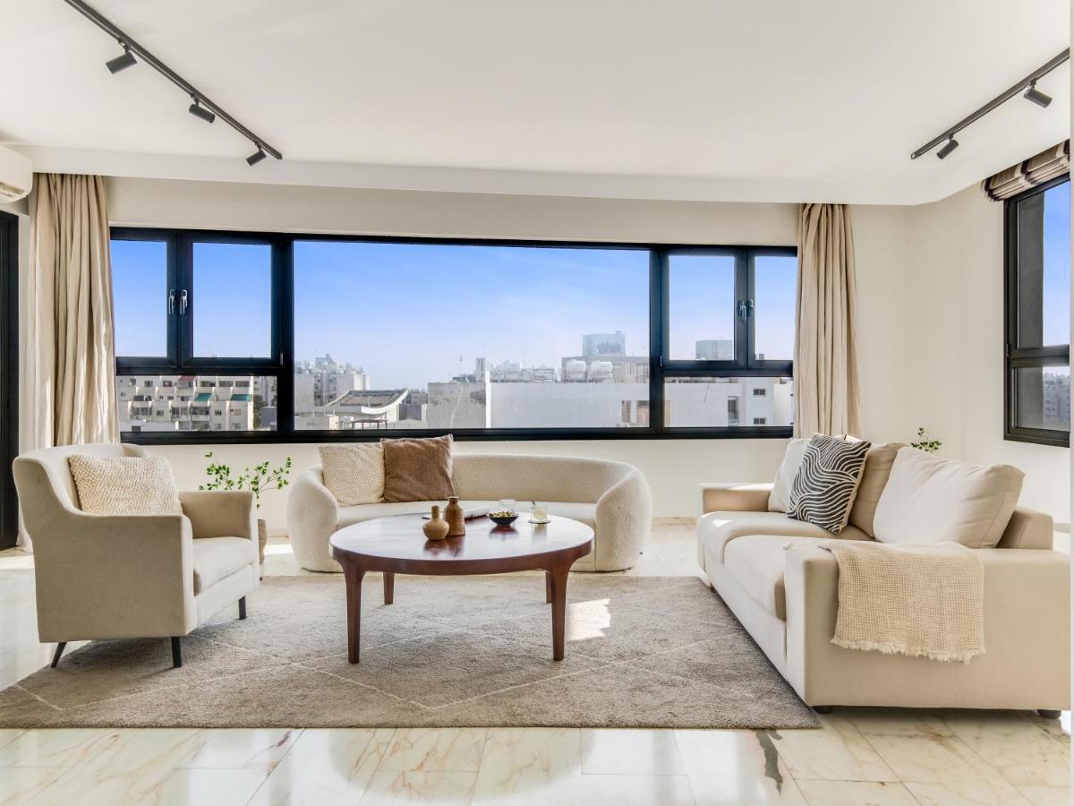 Sanders Coral Court Penthouse - Cute 3-Bedroom Apartment With Balcony ลิมาซอล ภายนอก รูปภาพ