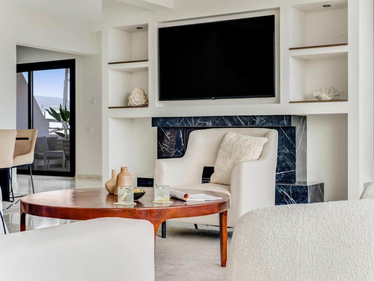 Sanders Coral Court Penthouse - Cute 3-Bedroom Apartment With Balcony ลิมาซอล ภายนอก รูปภาพ