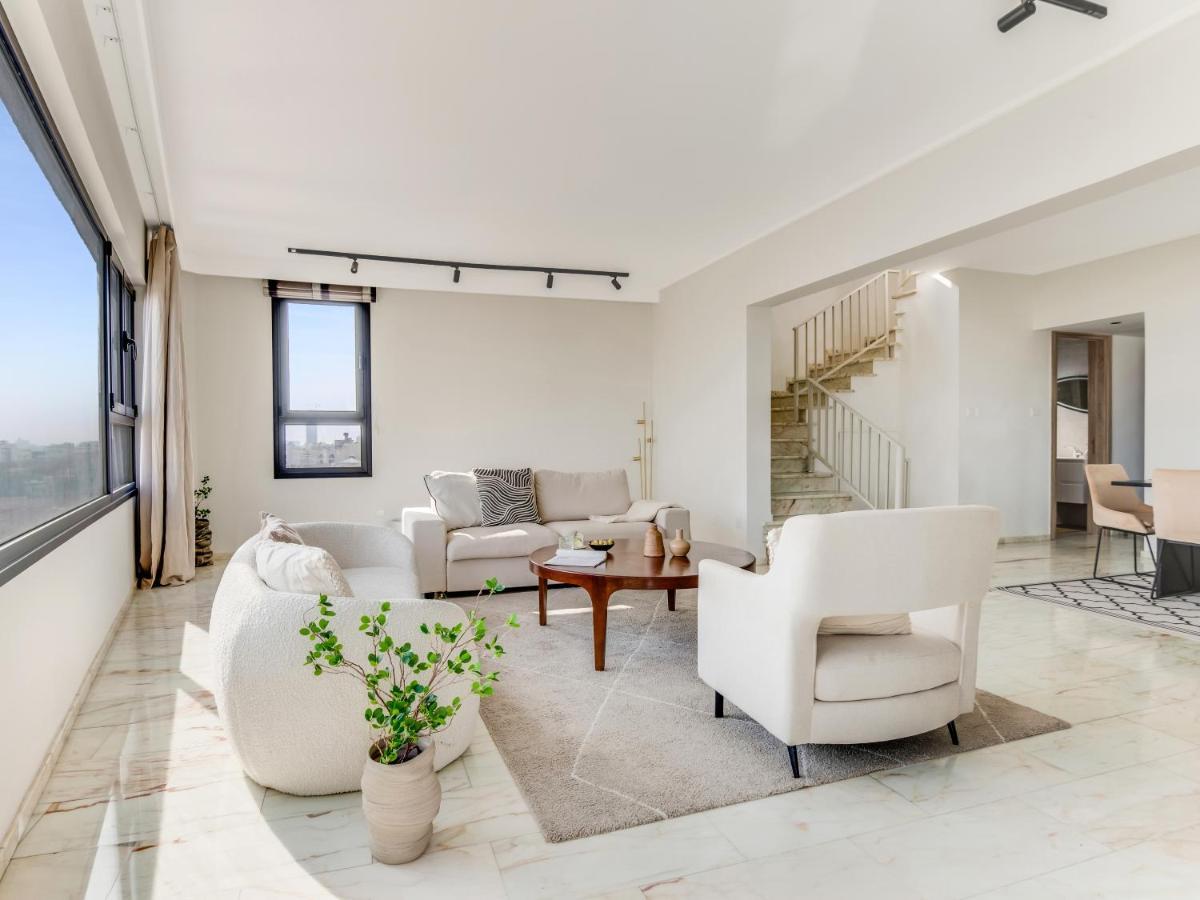 Sanders Coral Court Penthouse - Cute 3-Bedroom Apartment With Balcony ลิมาซอล ภายนอก รูปภาพ