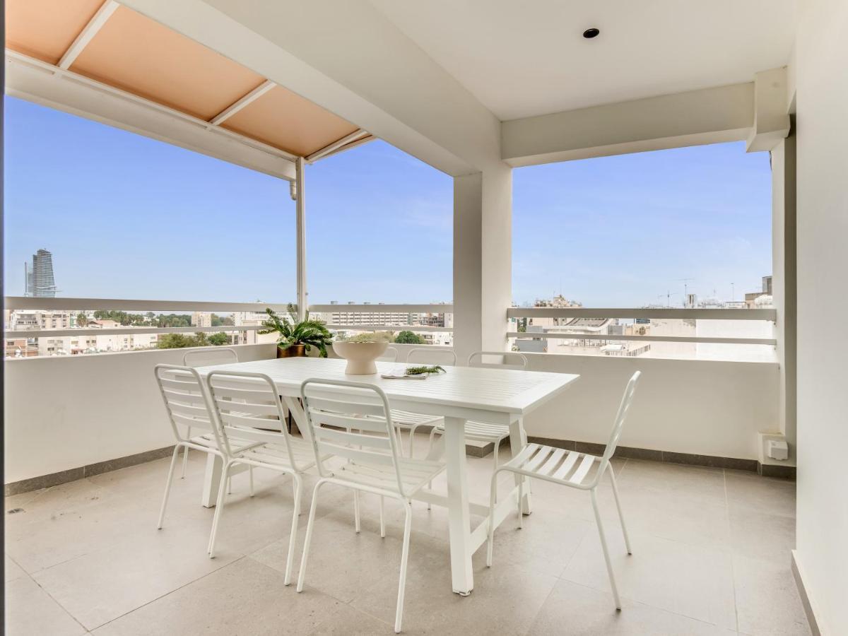 Sanders Coral Court Penthouse - Cute 3-Bedroom Apartment With Balcony ลิมาซอล ภายนอก รูปภาพ